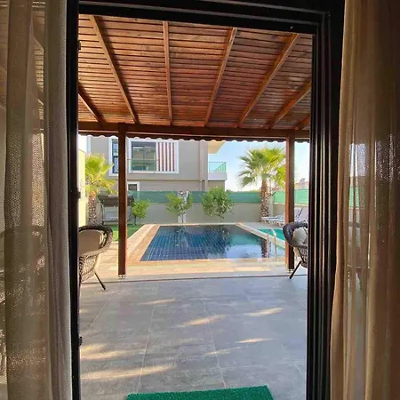 Detached And Luxury In Kadriye Villa *